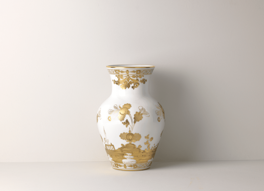 Oriente Italiano Ming Vase