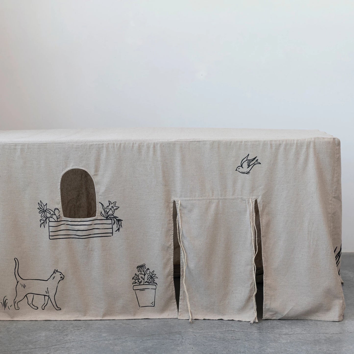 Children's Playhouse/Tablecloth